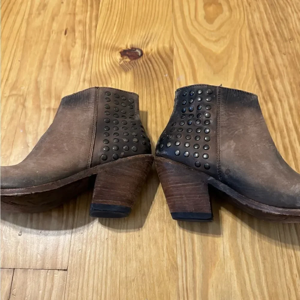 LIBERTY BLACK Distressed Leather Studded Ankle Western Bootie Women's Size 6.5